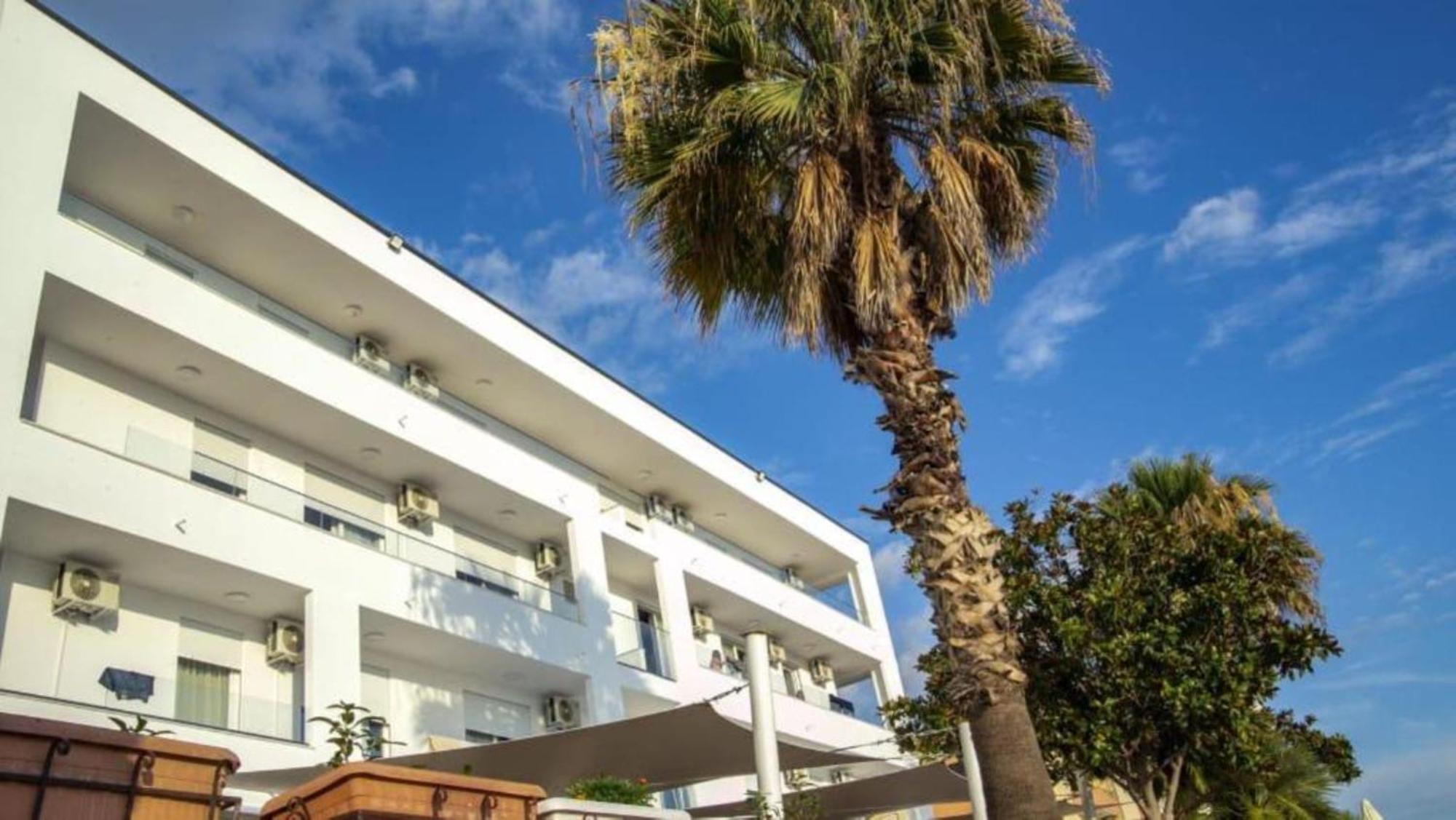 Hotel Besani Durres Exterior photo